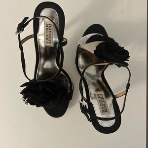Black Strappy Sandal with Rosettes. Badgley Mishka sz. 10